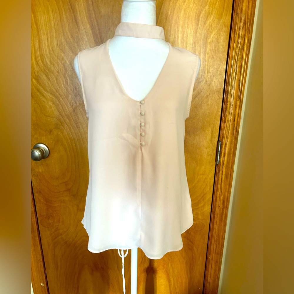 Sleeveless light pink
Top